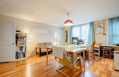 Downtown New Westminster Apartment | Fully equipped Loft style apartment Historic New Westminster