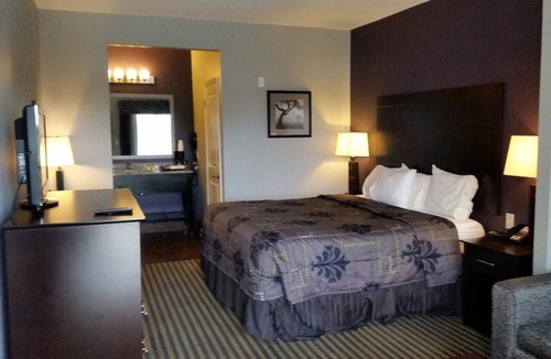 Beeville Hotel | Functional Studio Offers Extended Stay Comfort Near Downtown Beeville