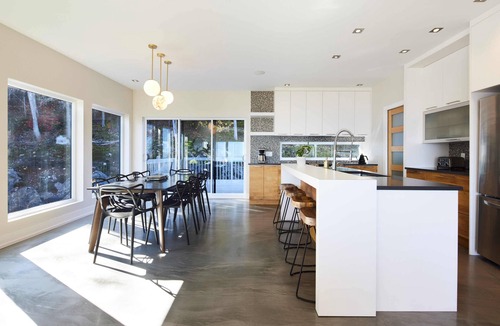 Saint-Joseph-de-la-Rive House | Greystone - View + 4 King Begs + SPA + Pool table + Fireplace