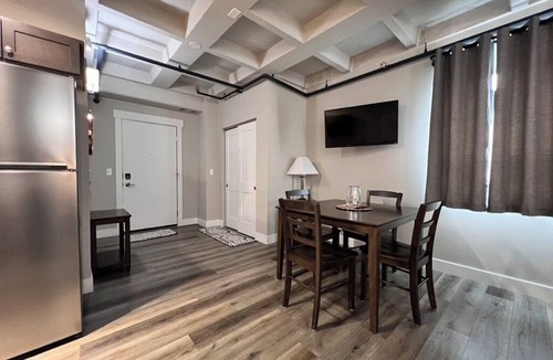 Cliff - Cannon Apartment | Ground floor studio apartment rich with amenities!