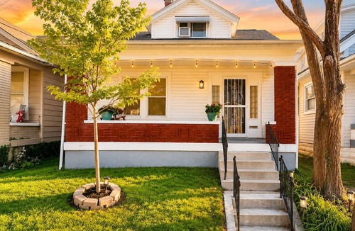 Schnitzelburg House | Group-friendly Beechmont retreat with backyard!