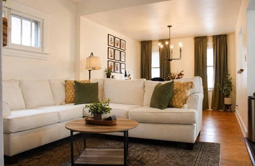 Schnitzelburg House | Group-friendly Beechmont retreat with backyard!