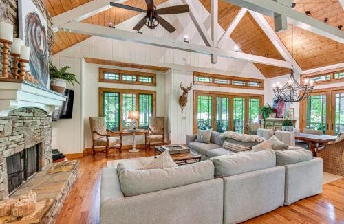 Cullowhee House | Group-Friendly Golf Getaway! 5 Mi to Cashiers