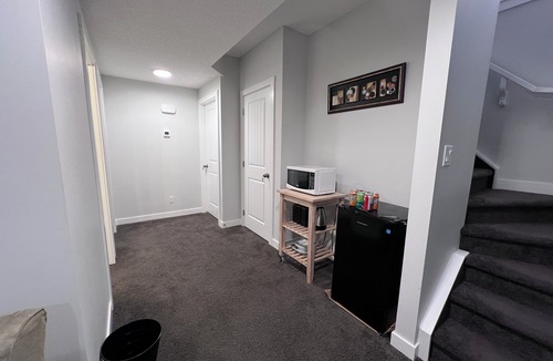 Southeast Calgary House | GUEST SUITE IN SE CALGARY WITH PRIVATE ENTRANCE