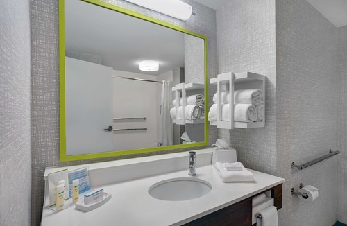Utica Hotel | Hampton Inn Utica