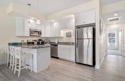 Hampton Condo | Harbor Haven | Steps to Beach | A/C | 1 Level