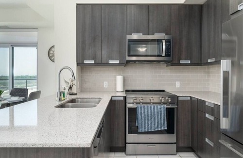 Downtown Toronto Apartment | Harbourfront 2BR Toronto Suite Near Union Station