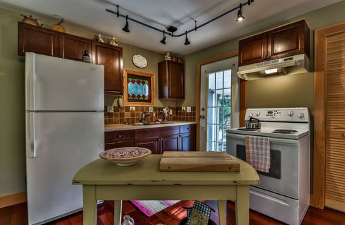 Agassiz Cottage | Harrison Charming Country Cottage