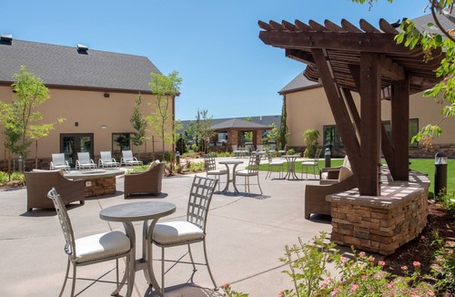 Hillsboro Apartment | Hearing Accessible 1BR Suite | Pool + Breakfast