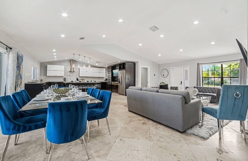 Deerfield Beach House | Heated Pool * Putting Green * 5 min from Beach!