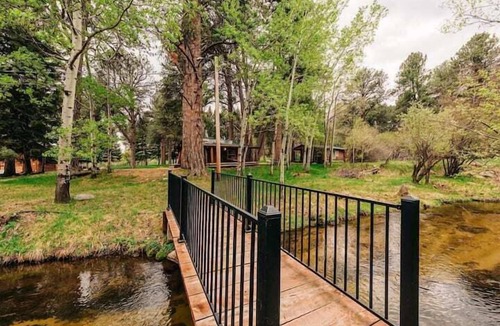 Saddlestring Cabin | Hideout Cabin, Rustic Hideout Cabin