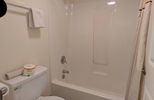 Fall River Mills Hotel | Himont Motel