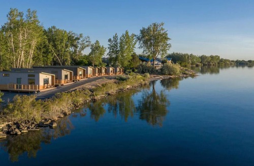 Boardman House | Hire Motorized Watercraft on Site! 4 Modern Spaces w/ Breathtaking Views, Pool