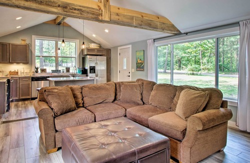 Holcombe Cottage | Holcombe Lakefront Cottage: Fishing & Snowmobiling