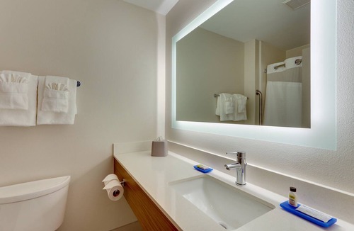 Monroe Hotel | Holiday Inn Express Cincinnati North - Monroe by IHG