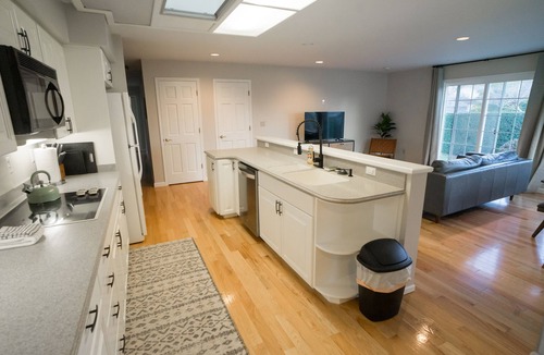 Harbor House | Home w/Beach Access & King Bed