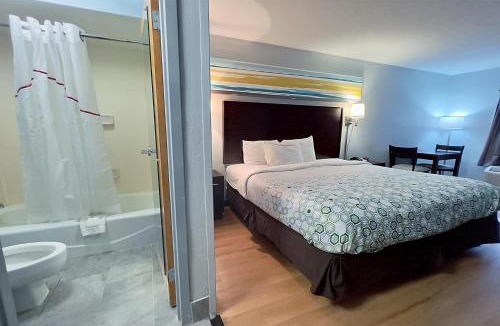 Augusta Hotel | HomeTowne Studios by Red Roof Augusta