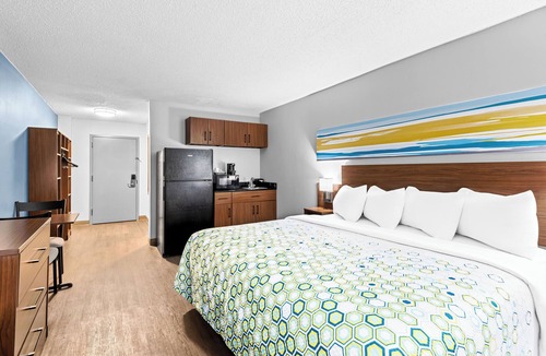 Cortland Hotel | HomeTowne Studios by Red Roof & Conference Center Cortland
