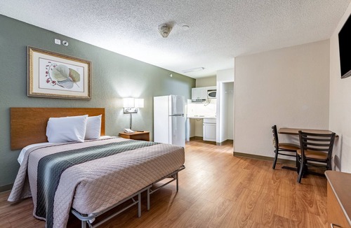 Norcross Hotel | HomeTowne Studios by Red Roof Atlanta - Norcross South