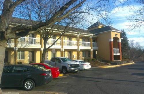 Chantilly Hotel | HomeTowne Studios by Red Roof Chantilly