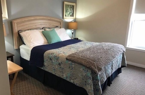 Onanole Bed & Breakfast | Honeycomb Bed & Breakfast