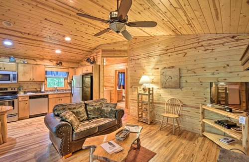 Helen Cabin | Hot Tub, Firepit, Minutes to Helen