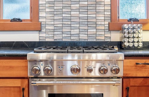 West Queen Anne House | Ideal location - Downtown: 5 mins. Well-appointed with everything + Chef's Kitchen