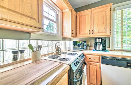 Springfield House | Idyllic Springfield Haven w/Screened Porch!