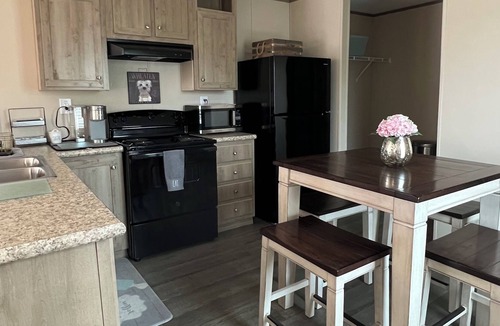 Yancey House | Impeccably Clean 2 Bed/ 2 Bath Country Home