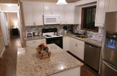Wallenpaupauk Lake Estates Villa | Indoor Pool, Firepit, Self Check-in, BBQ, FREE Amenities, KING Bed, Full Kitchen