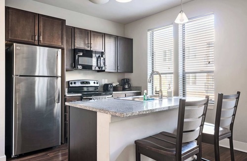 Mile Square Apartment | Indy Downtown Comfort—Free Parking & Modern Style