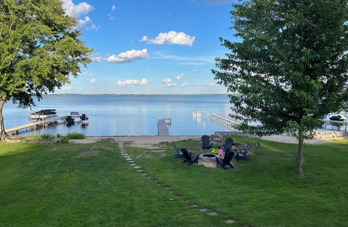 Edgerton House | Inviting Lakefront Escape with Modern Comforts & High‑Speed Fiber