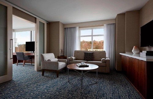 Ithaca Hotel | Ithaca Marriott Downtown on the Commons