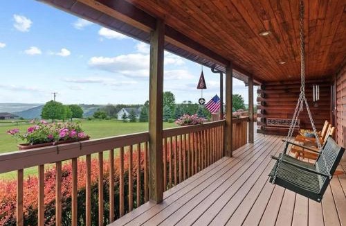Dundee House | Keuka Breeze