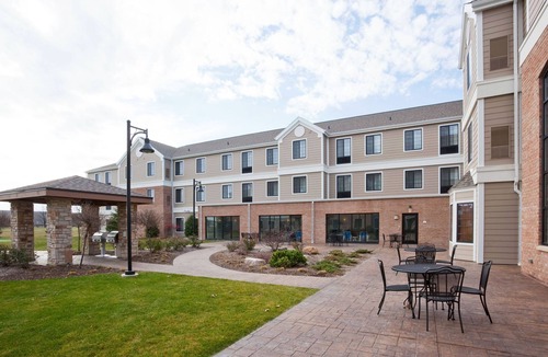 Oconomowoc Apartment | King Studio Suite w/Full Kitchen & Pool