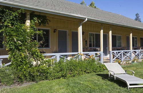 Upper Lake House | Kitchenette with Two Double Beds