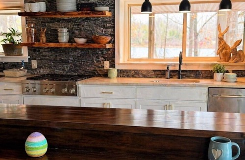 Lupton House | Lakefront 7BR | Sleeps 16 | Dock + 2 Kings