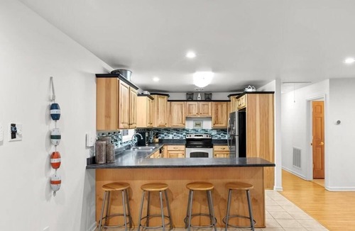 Wise House | Lakefront Charming 3-Bedroom home at Lake Gaston