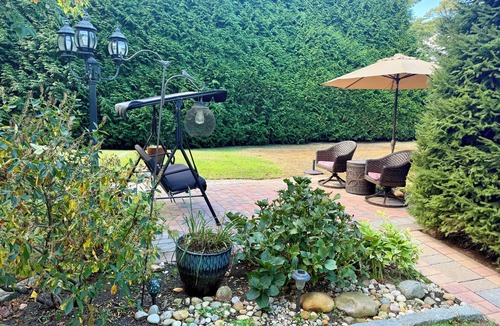 West Islip Apartment | Lakefront GetawaY & Romantic NightS + BeacheS NeaR