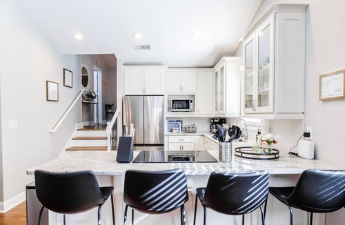 Waleska House | Lakefront -Heated Pool -EV Charger -Dock -Fire Pit -Kayaks -Game Room