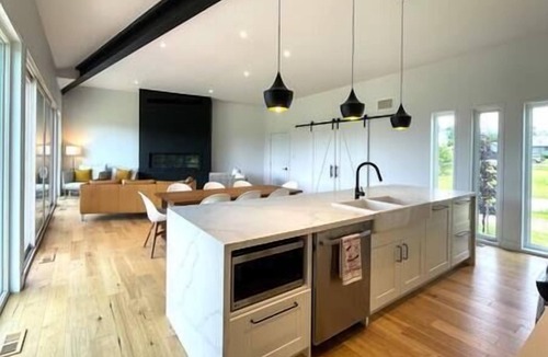 Grey Highlands House | Lakefront Modern Cottage: 25 mins to Blue Mountain