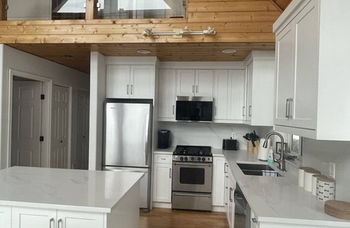 Eagle Bay House | Lakefront on Shuswap- perfect for families