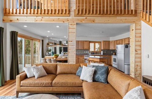Winneconne House | Lakefront! Private Dock! Water toys! Sleeps 14!