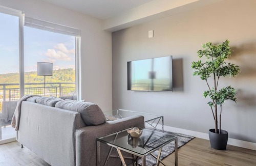 Ithaca Apartment | Landing | Incredible Studio, Gym