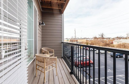 Springfield Apartment | Landing | Incredible 2BD, Courtyard
