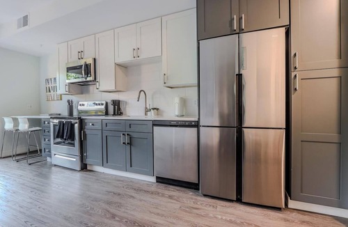 Ithaca Apartment | Landing | Modern Studio, Gym