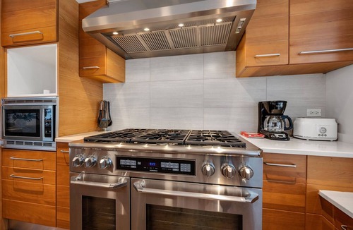 Near North Side Apartment | Large 3 Bed Duplex Downtown Chicago with Housekeeping & Laundry. Dog Friendly.