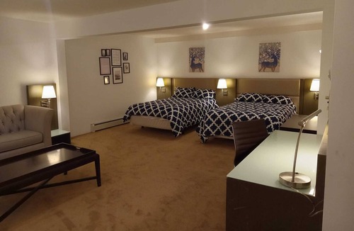Kerrisdale House | Large 4 beds/2 bathrooms Home for travelers