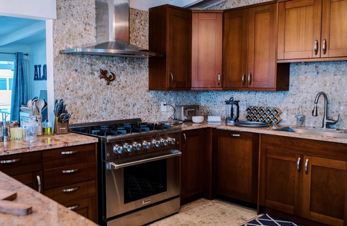 Enchanted Lake House | Large, beautiful, updated home w/pool, AC,mins from beach in Kailua!