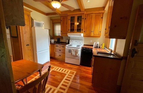 Parkdale House | Large, comfortable, private three bedroom home in South Parkdale, Toronto!